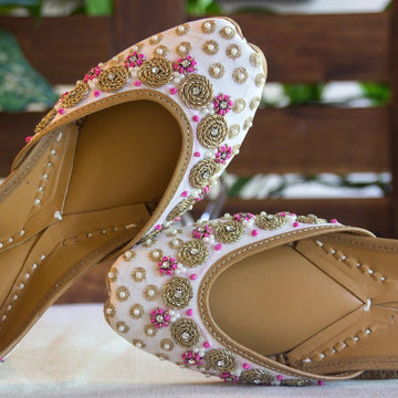 Amaira White Pearl Jutti