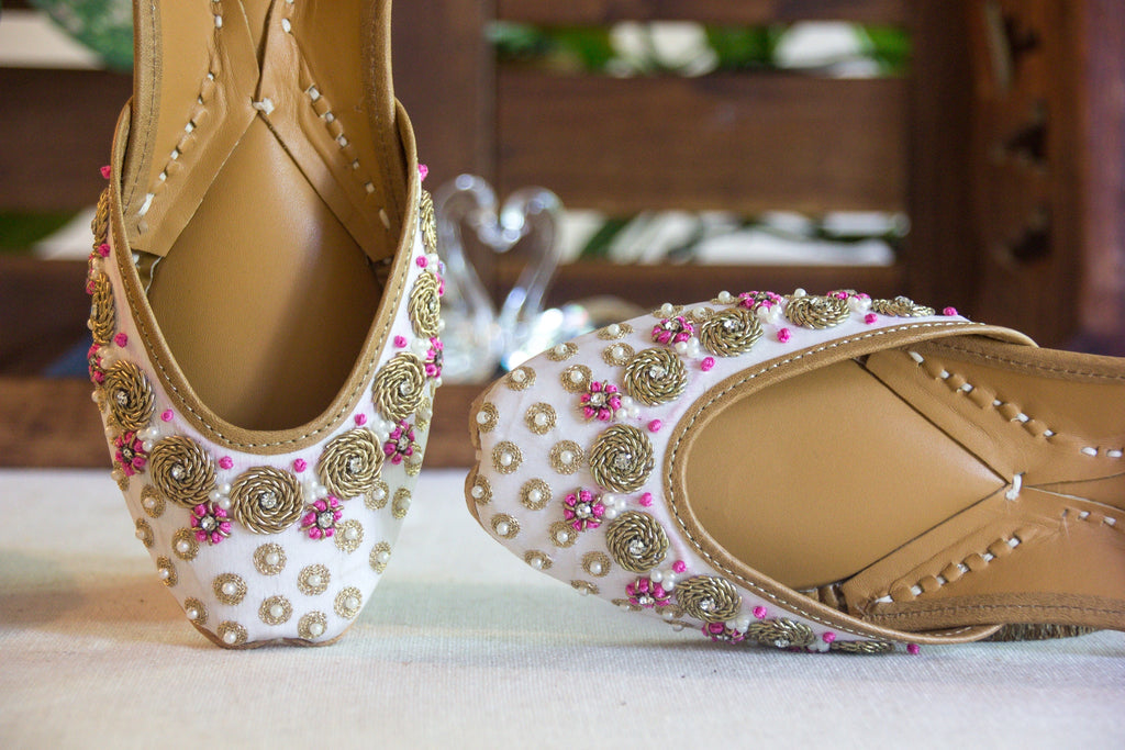 Amaira White Pearl Jutti