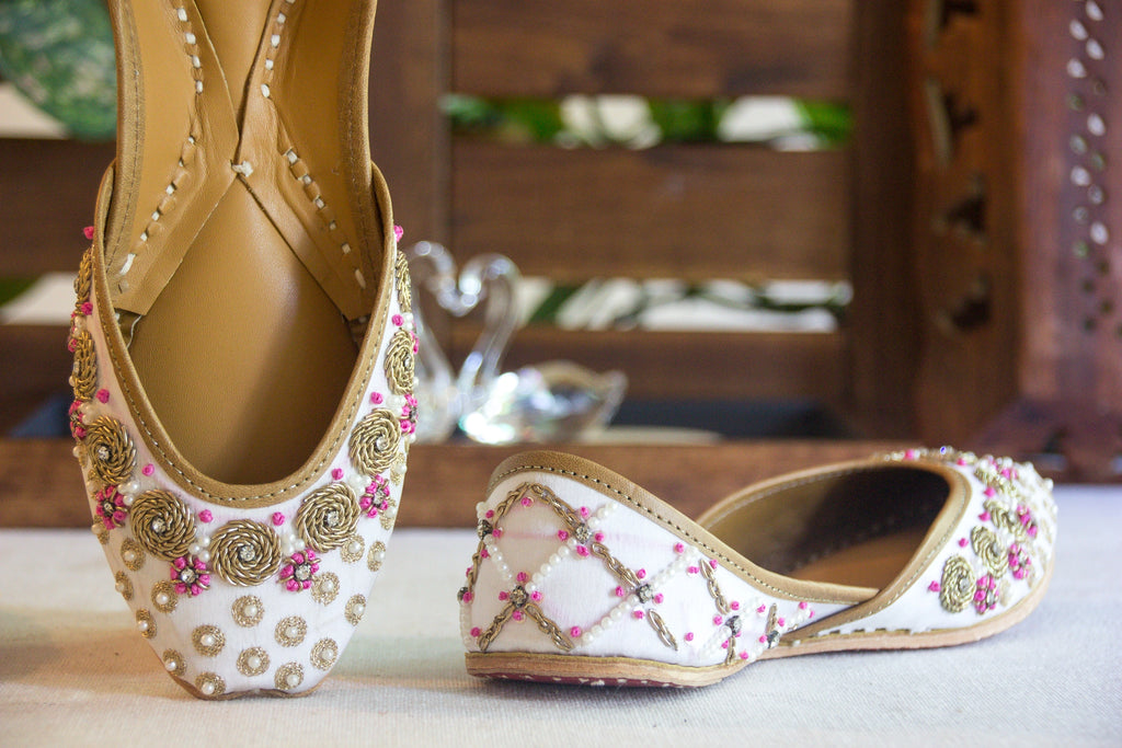 Amaira White Pearl Jutti