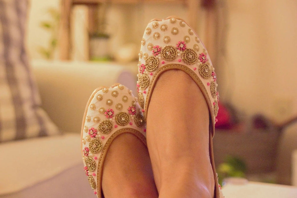 AMAIRA: Buy  White Jutti Online