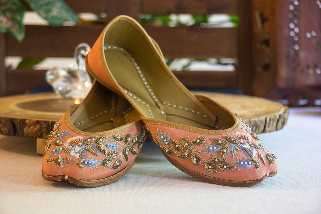 Handcrafted Gulnar Pink Colour Jutti Online