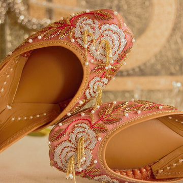 SHIMMER: Handcrafted Shimmer Pink Punjabi Jutti