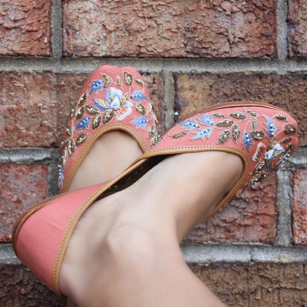 Handcrafted Gulnar Pink Colour Jutti Online