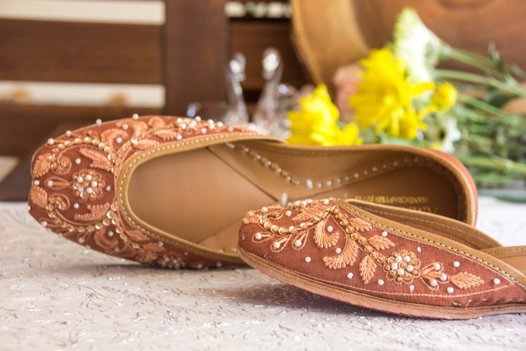 Brown amaryllis handcrafted jutti